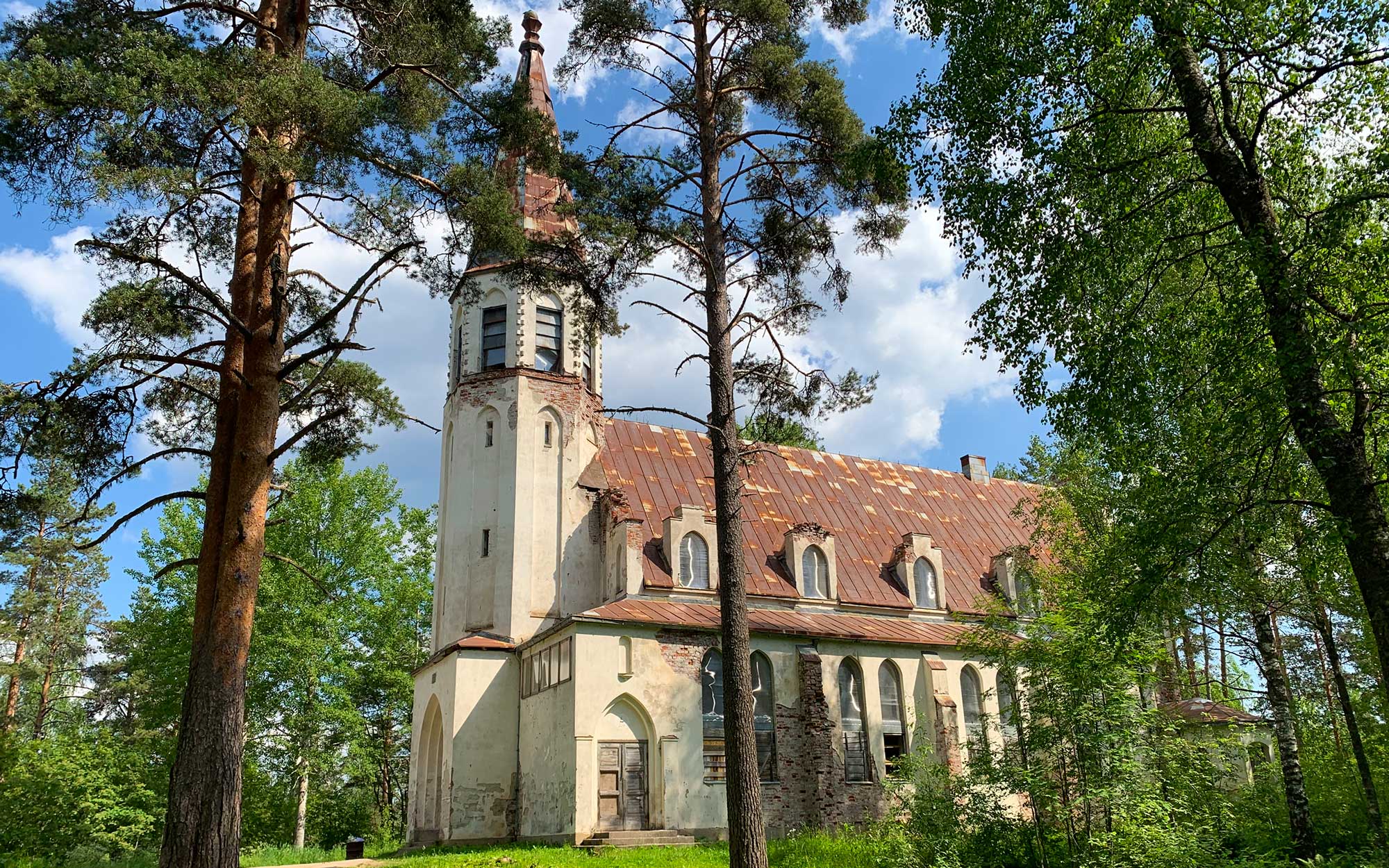 Заброшенная лютеранская кирха Лумиваара в Карелии (Церковь)