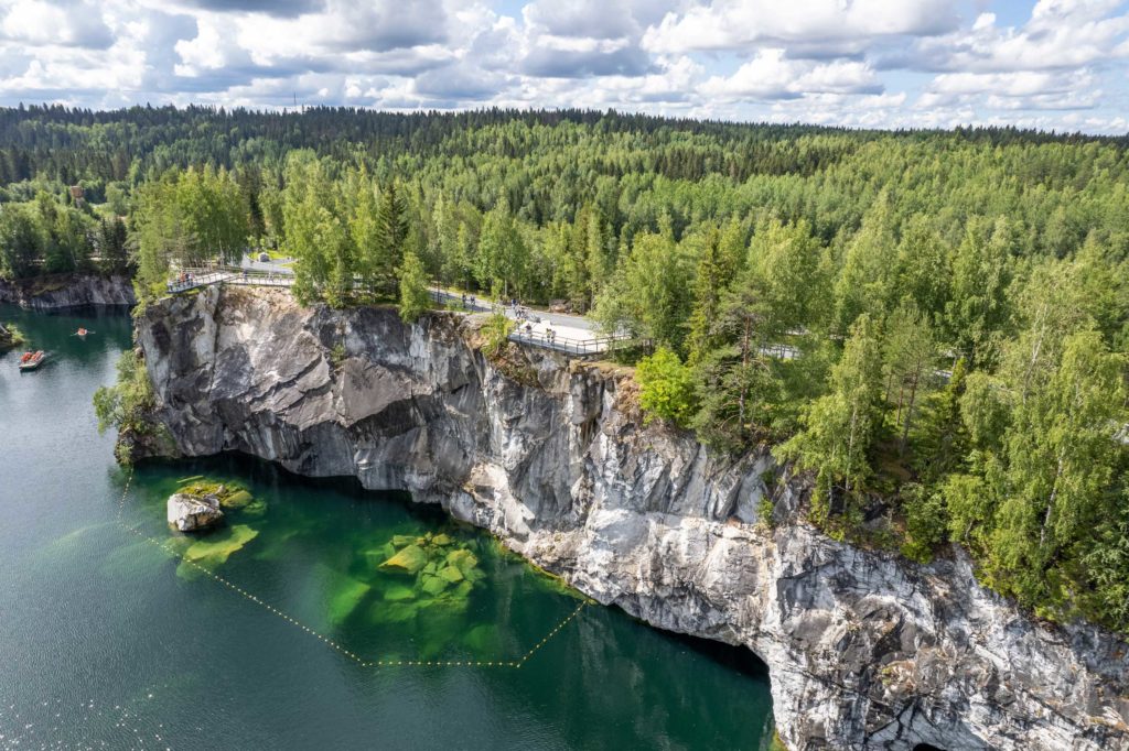 Карелия в авгусете в парке Рускеала