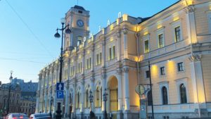 площадь Восстания лето