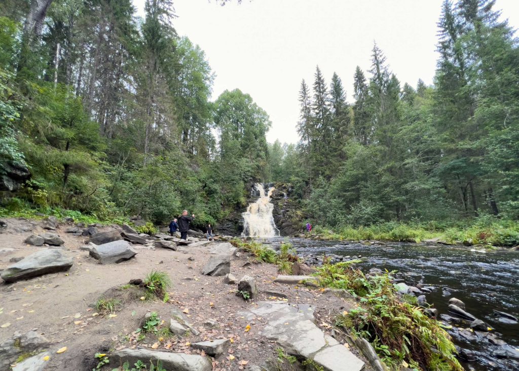 Водопады Белые мосты в Карелии