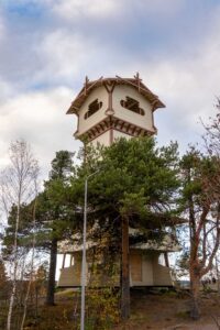 Смотровая башня на верху горы Кухавуори, парк Ваккосалми