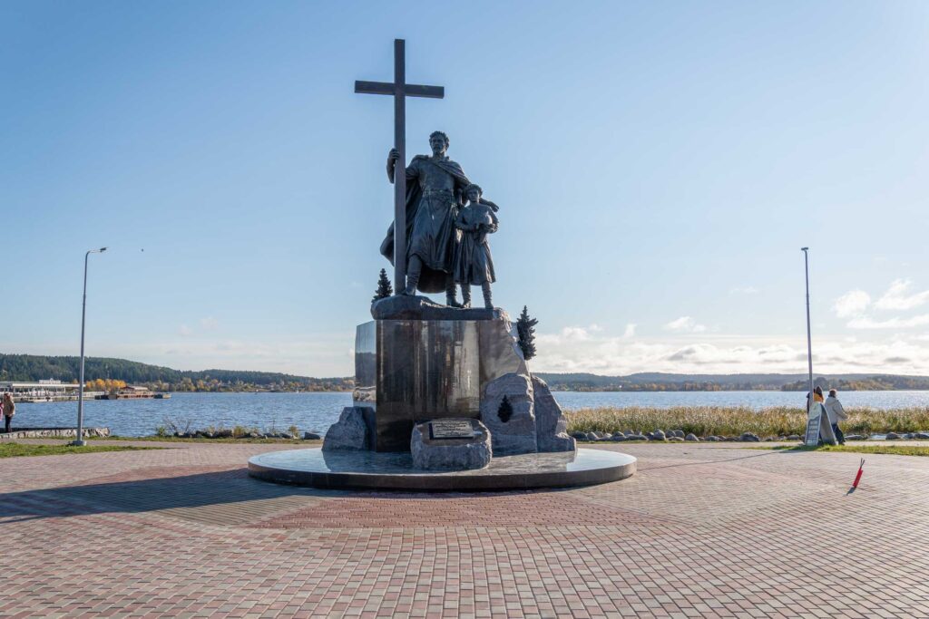 "Ярослав Всеволодович и его сын Александр Невский" памятник в Сортавала