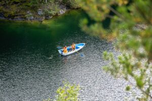 Водная прогулка на лодке в Рускеала