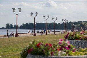 Летом в Петрозаводске на набережной