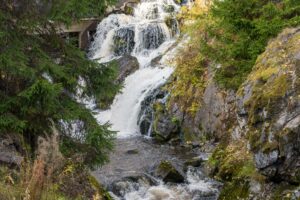 Нижние каскады и котел, водопад Метсямикли