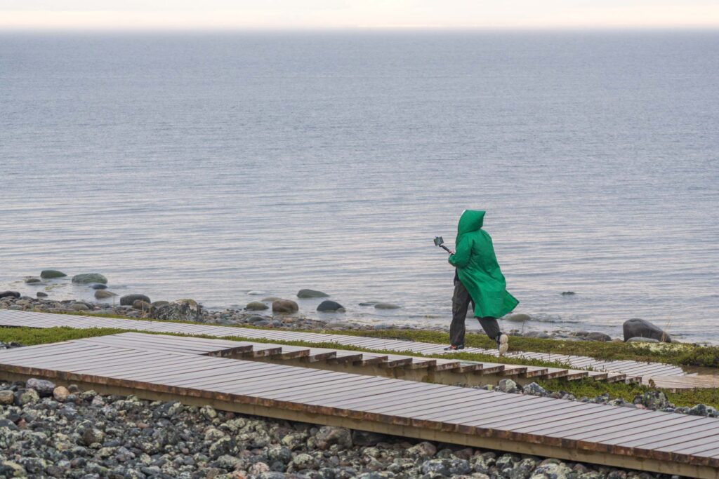 Одинокий путник у моря Соловки