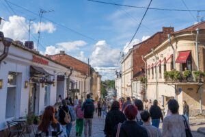 Улица Старого города к набережной, Выбор