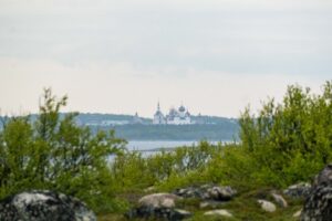Вид на монастырь с Заяцкого