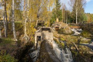 Водопад Метсямикли, верхние каскады и старая плотина