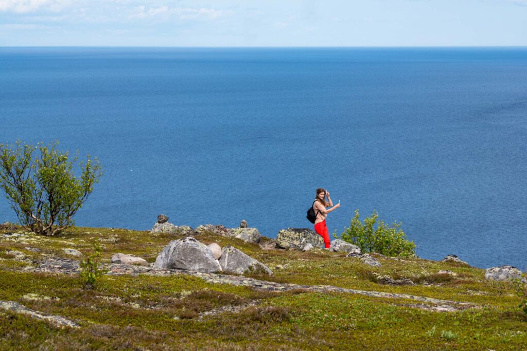 На вершине Соловков, над безбрежным морем
