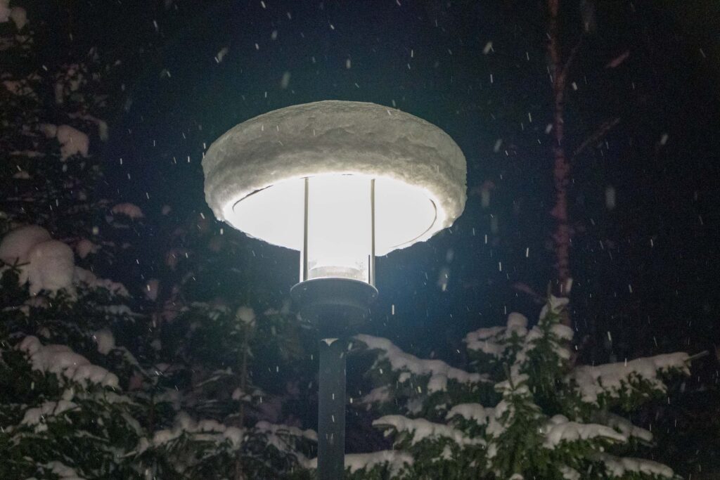 Снежный фонарь в Рускеала, свет