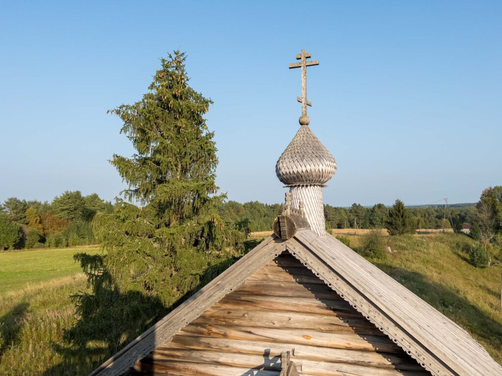Купол часовни Маньги в Карелии